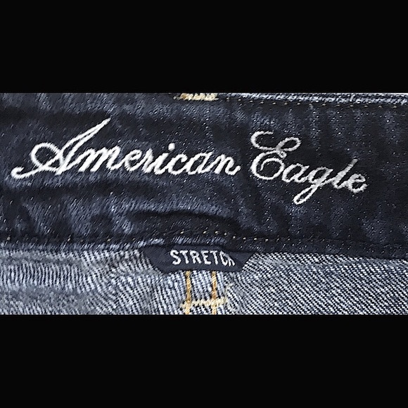 🆕🔥AMERICAN EAGLE REALLY CUTE DARK DENIM SHORTS& FITTED TO CONTOUR YOUR BODY!! - Picture 3 of 7